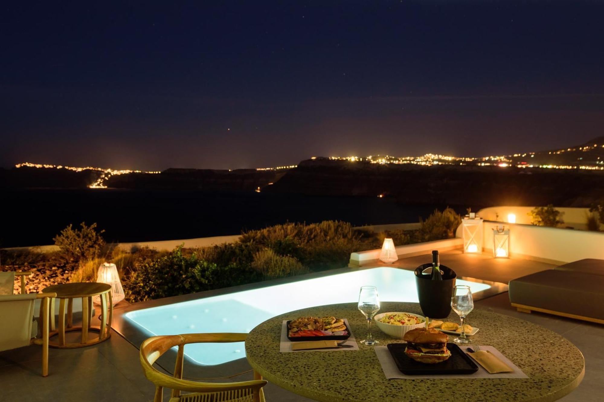 Neptune Luxury Suites Akrotírion Екстериор снимка