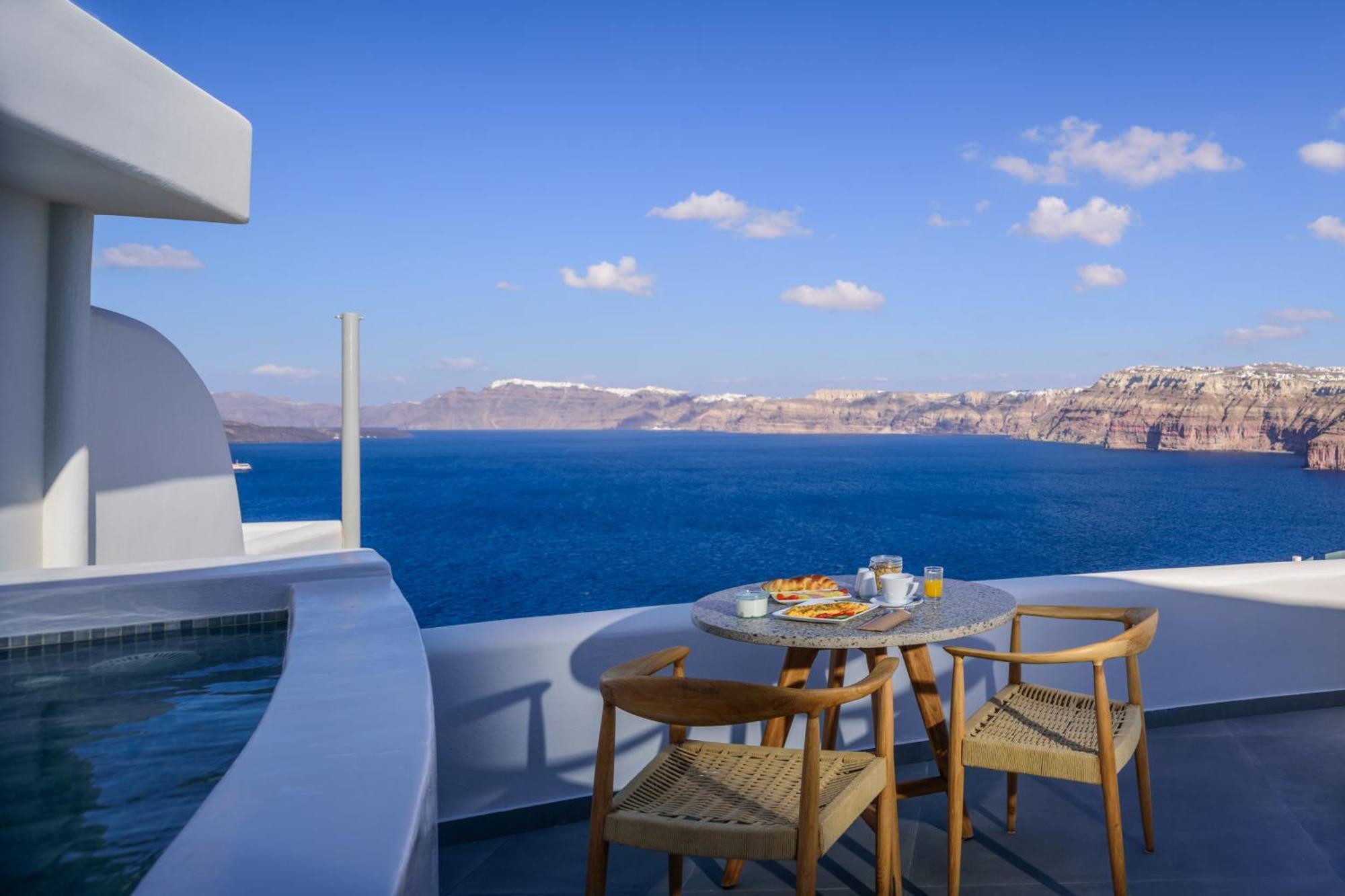 Neptune Luxury Suites Akrotírion Екстериор снимка
