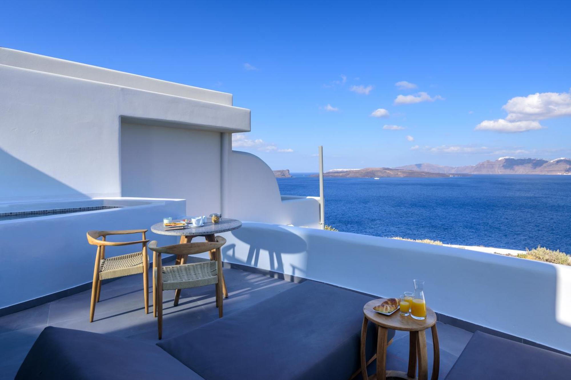 Neptune Luxury Suites Akrotírion Екстериор снимка