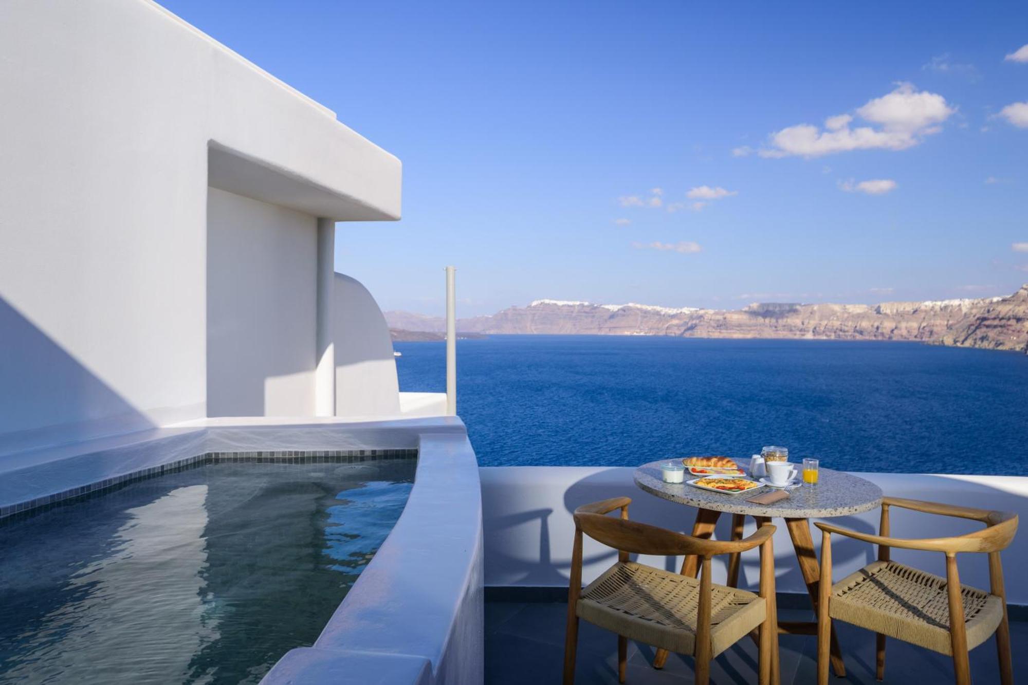 Neptune Luxury Suites Akrotírion Екстериор снимка