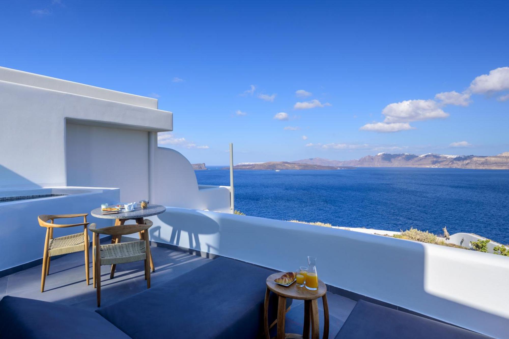 Neptune Luxury Suites Akrotírion Екстериор снимка