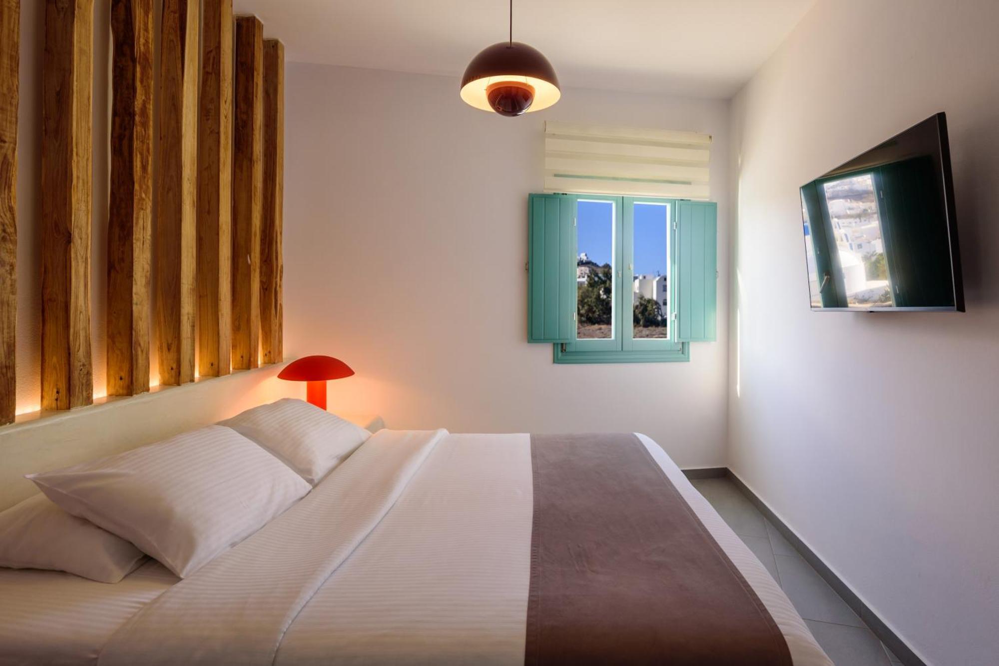 Neptune Luxury Suites Akrotírion Екстериор снимка