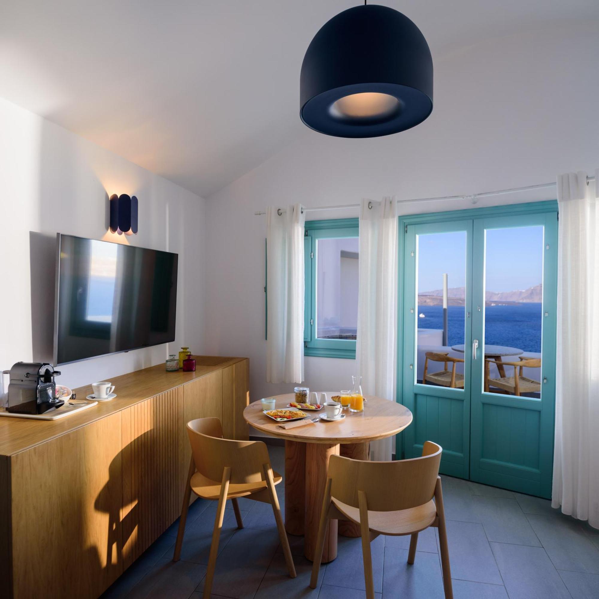 Neptune Luxury Suites Akrotírion Екстериор снимка