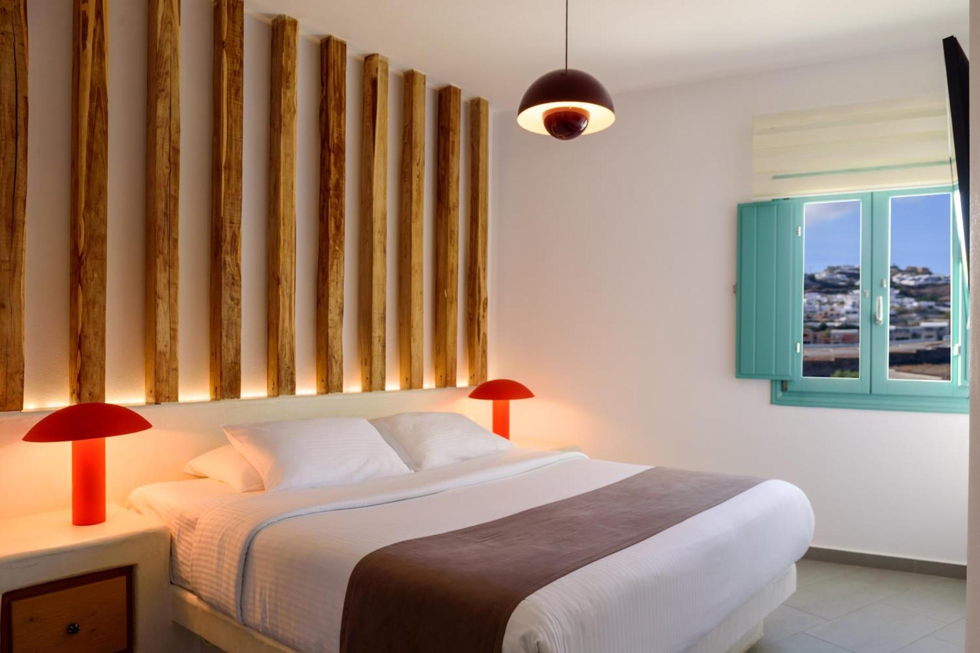 Neptune Luxury Suites Akrotírion Екстериор снимка