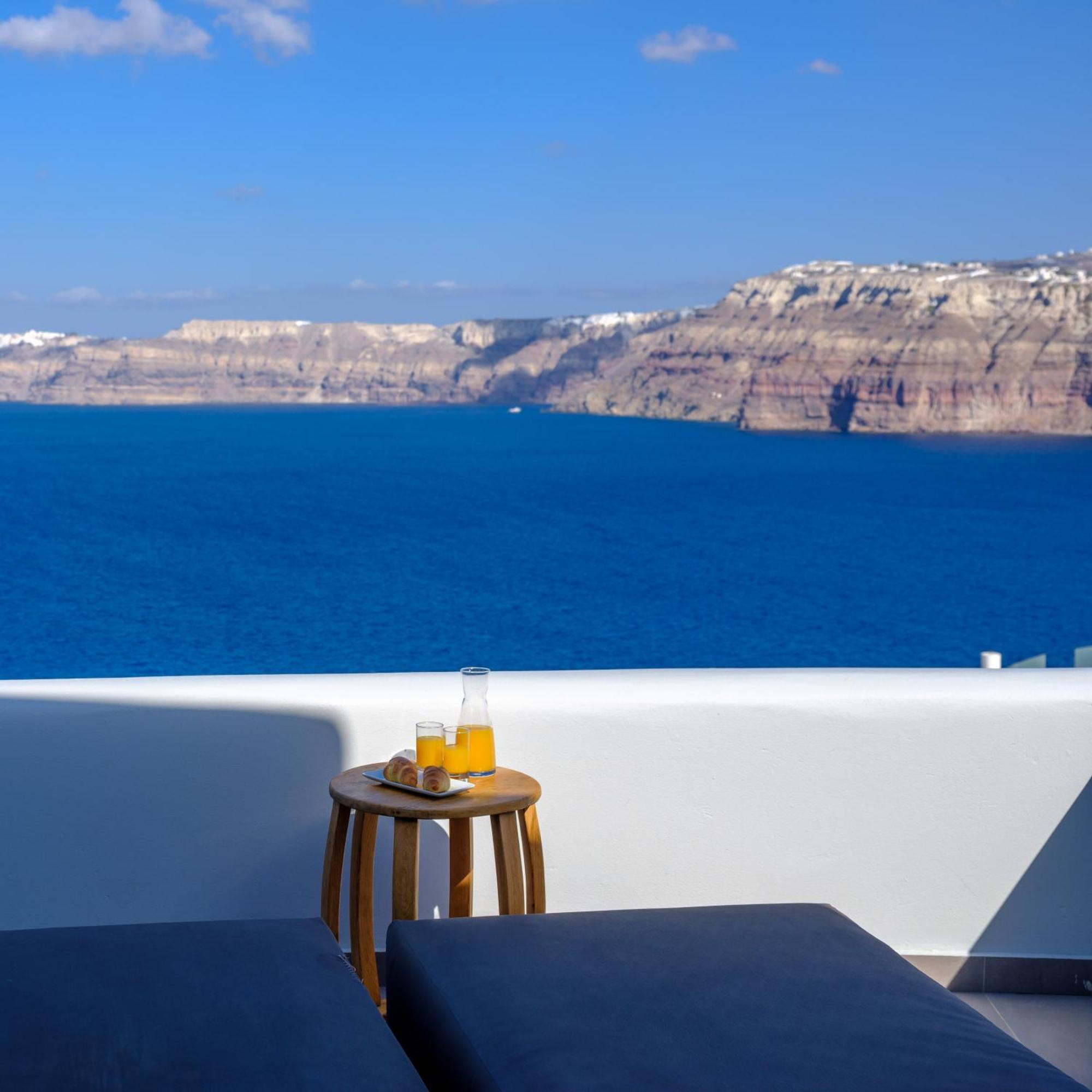Neptune Luxury Suites Akrotírion Екстериор снимка