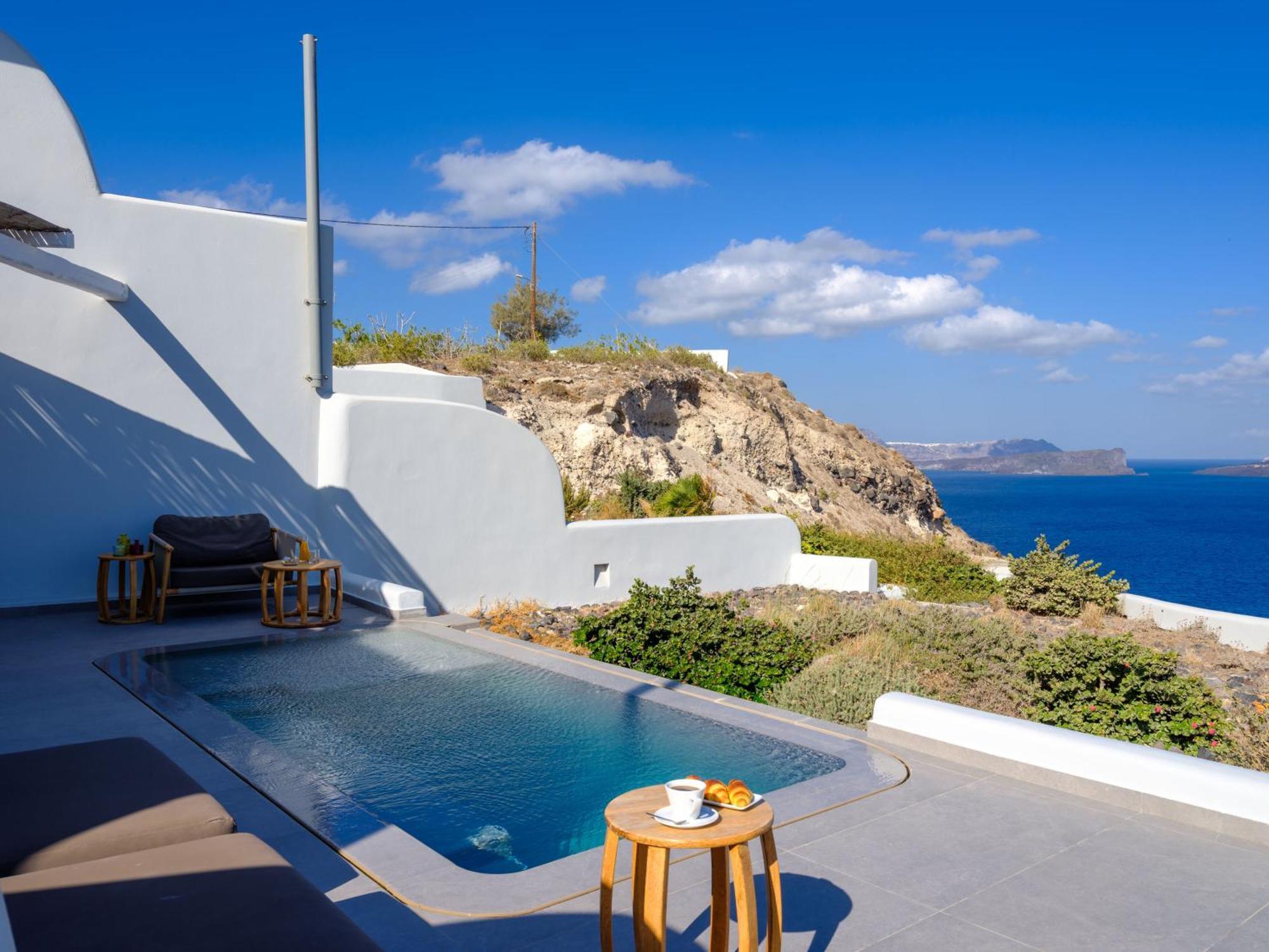 Neptune Luxury Suites Akrotírion Екстериор снимка