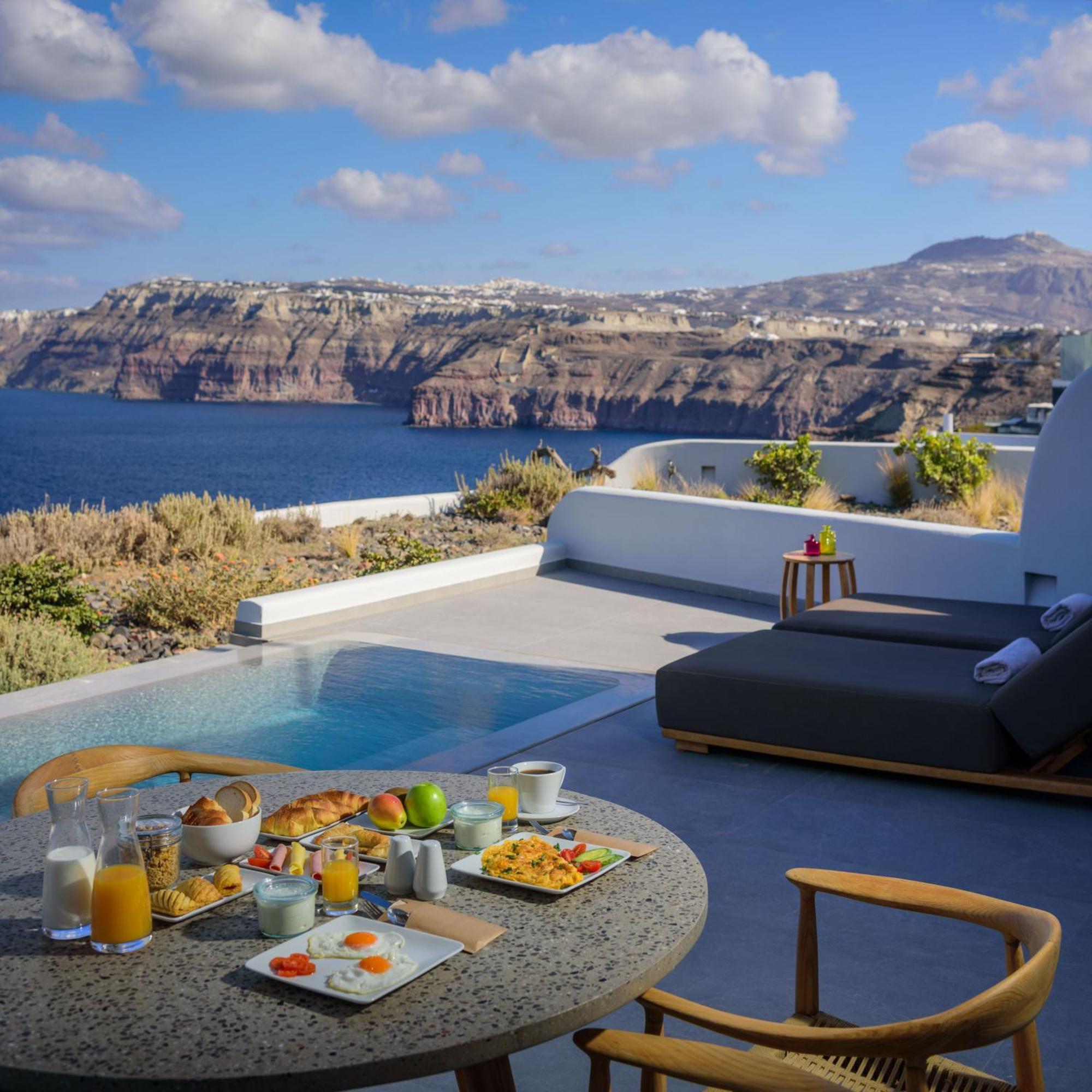 Neptune Luxury Suites Akrotírion Екстериор снимка