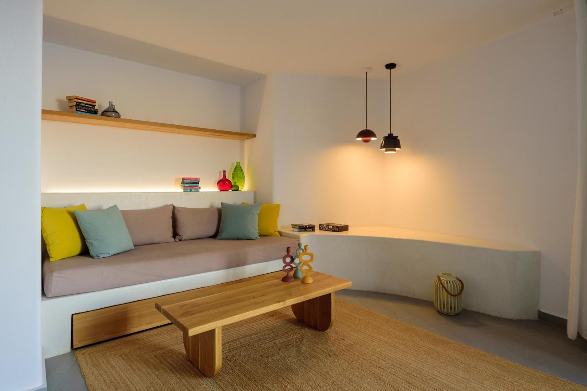 Neptune Luxury Suites Akrotírion Екстериор снимка
