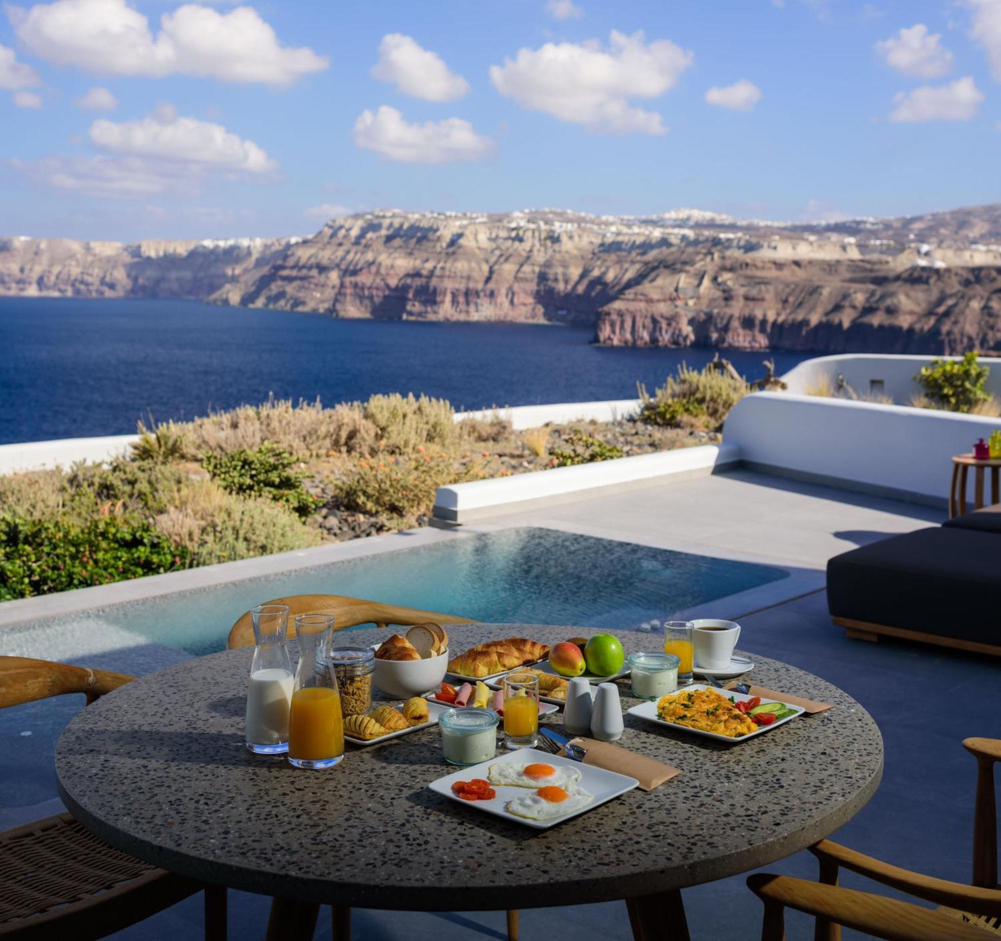 Neptune Luxury Suites Akrotírion Екстериор снимка