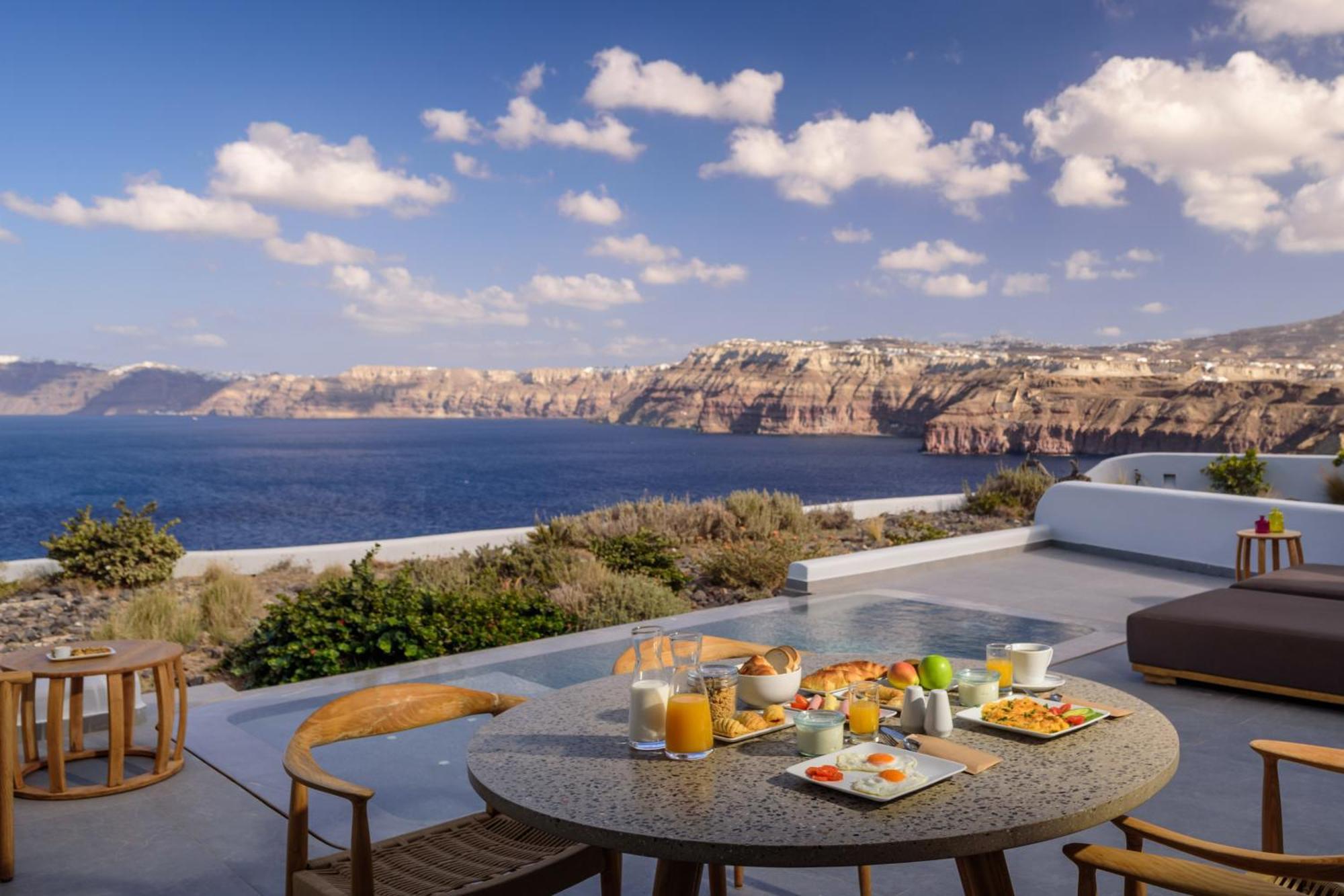 Neptune Luxury Suites Akrotírion Екстериор снимка