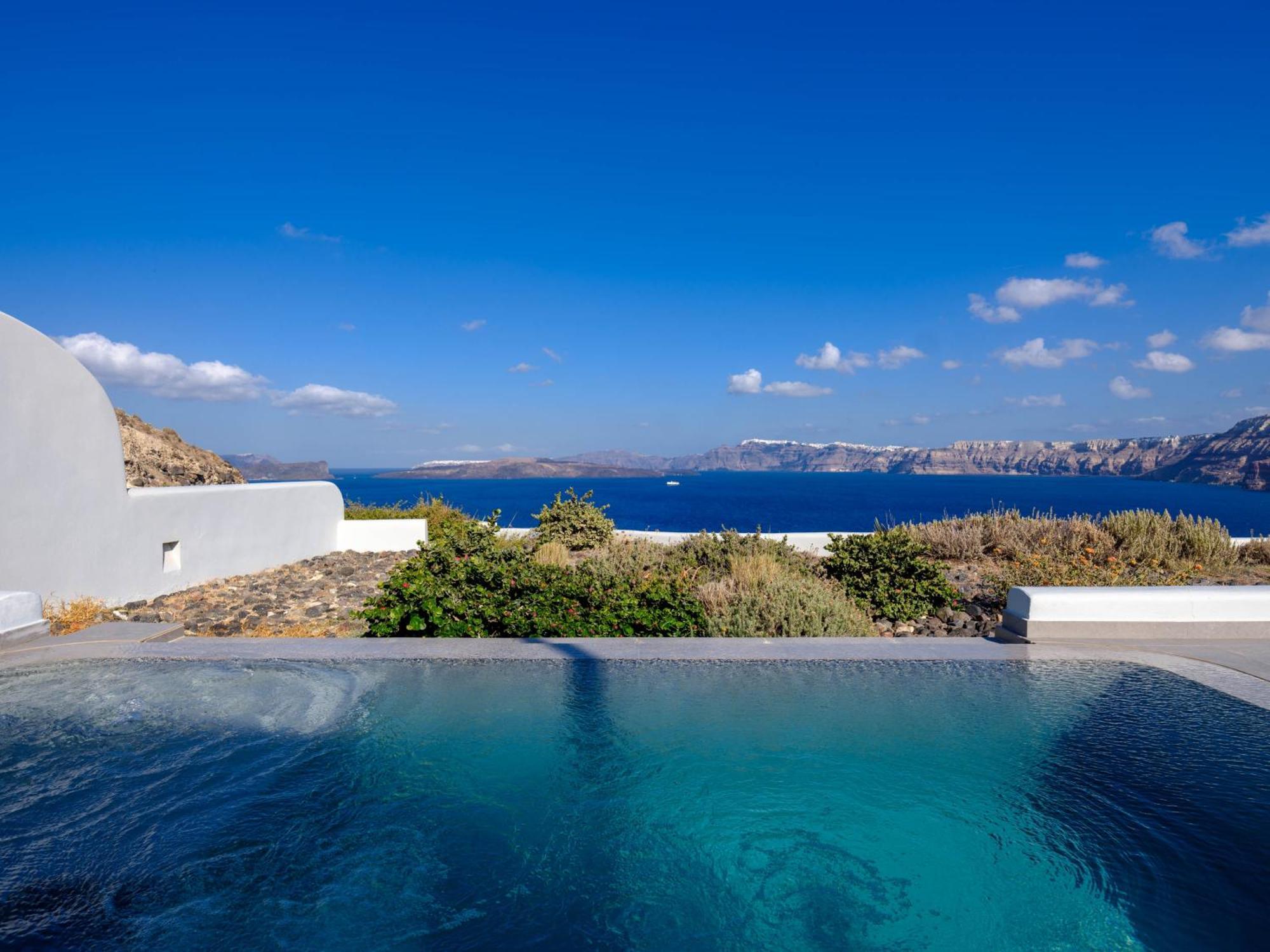 Neptune Luxury Suites Akrotírion Екстериор снимка