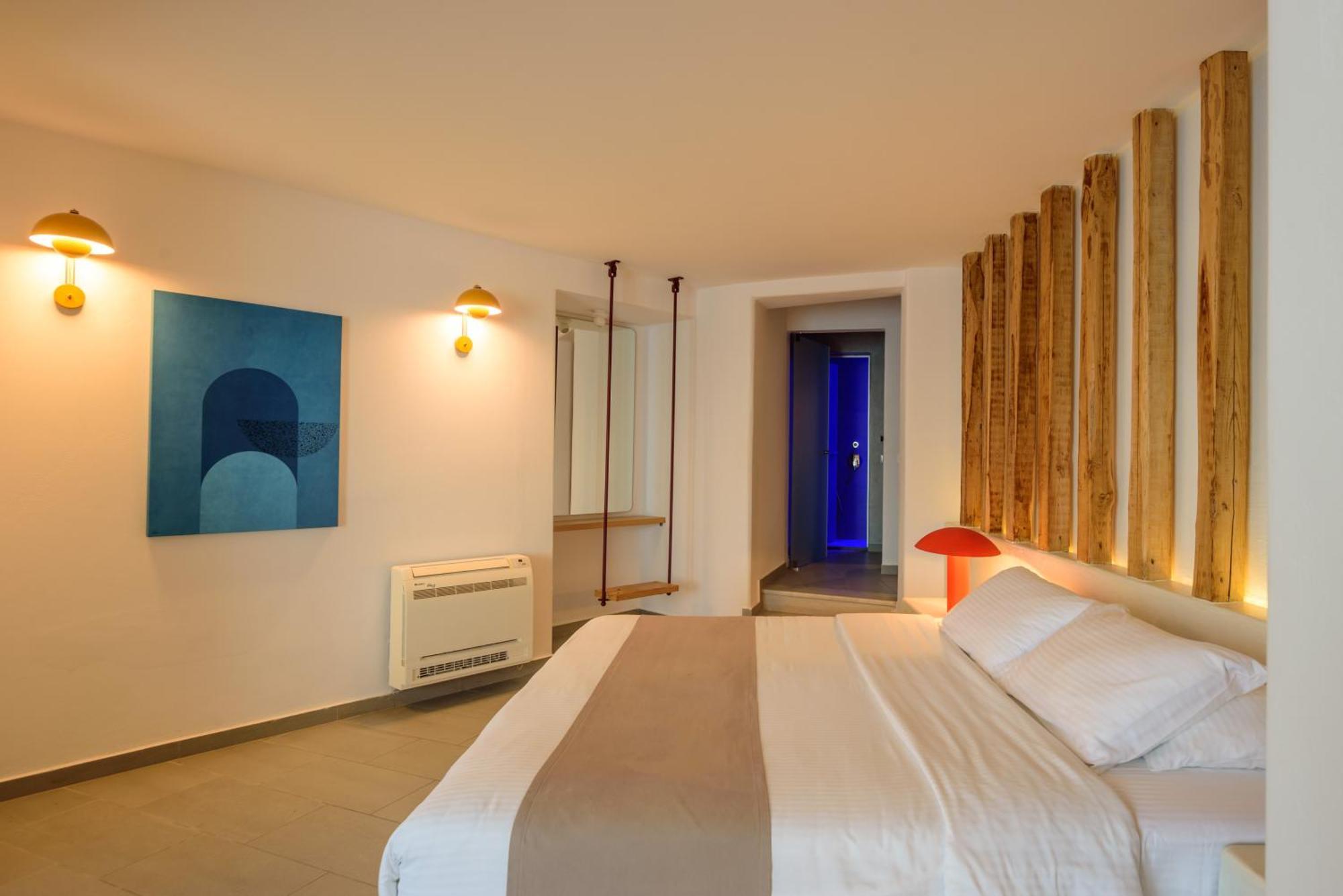 Neptune Luxury Suites Akrotírion Екстериор снимка